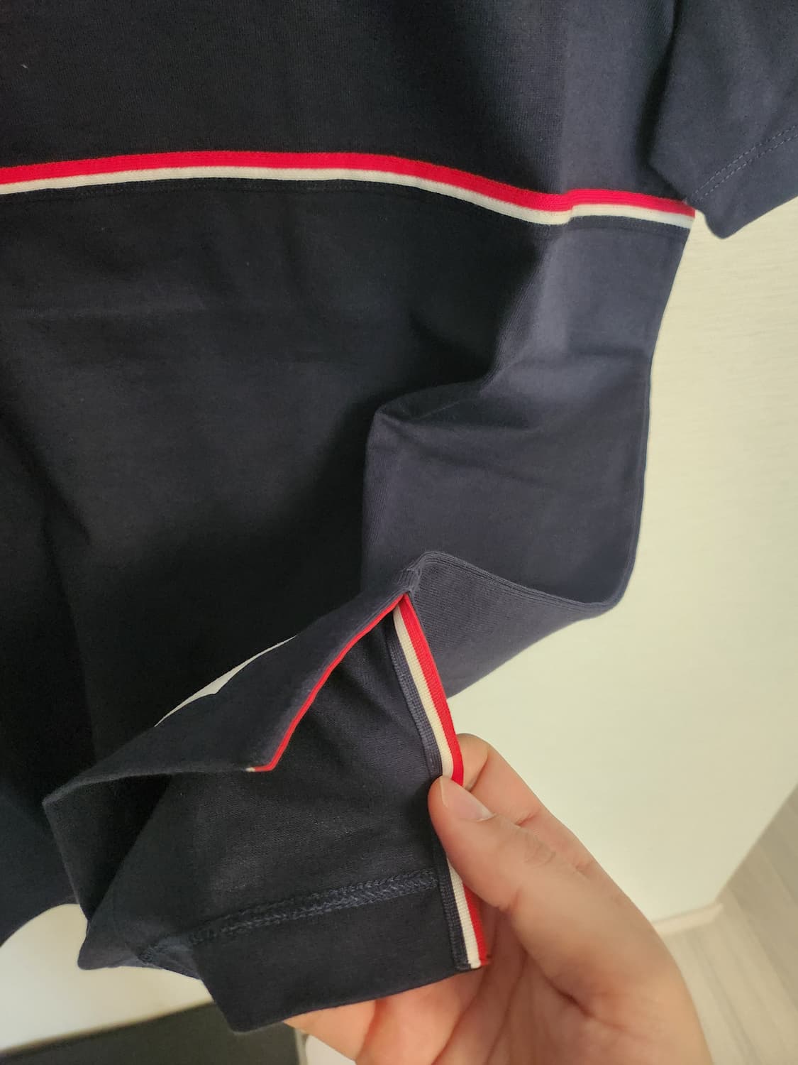 새상품) 톰브라운 삼선 반팔 3사이즈 상품이미지4