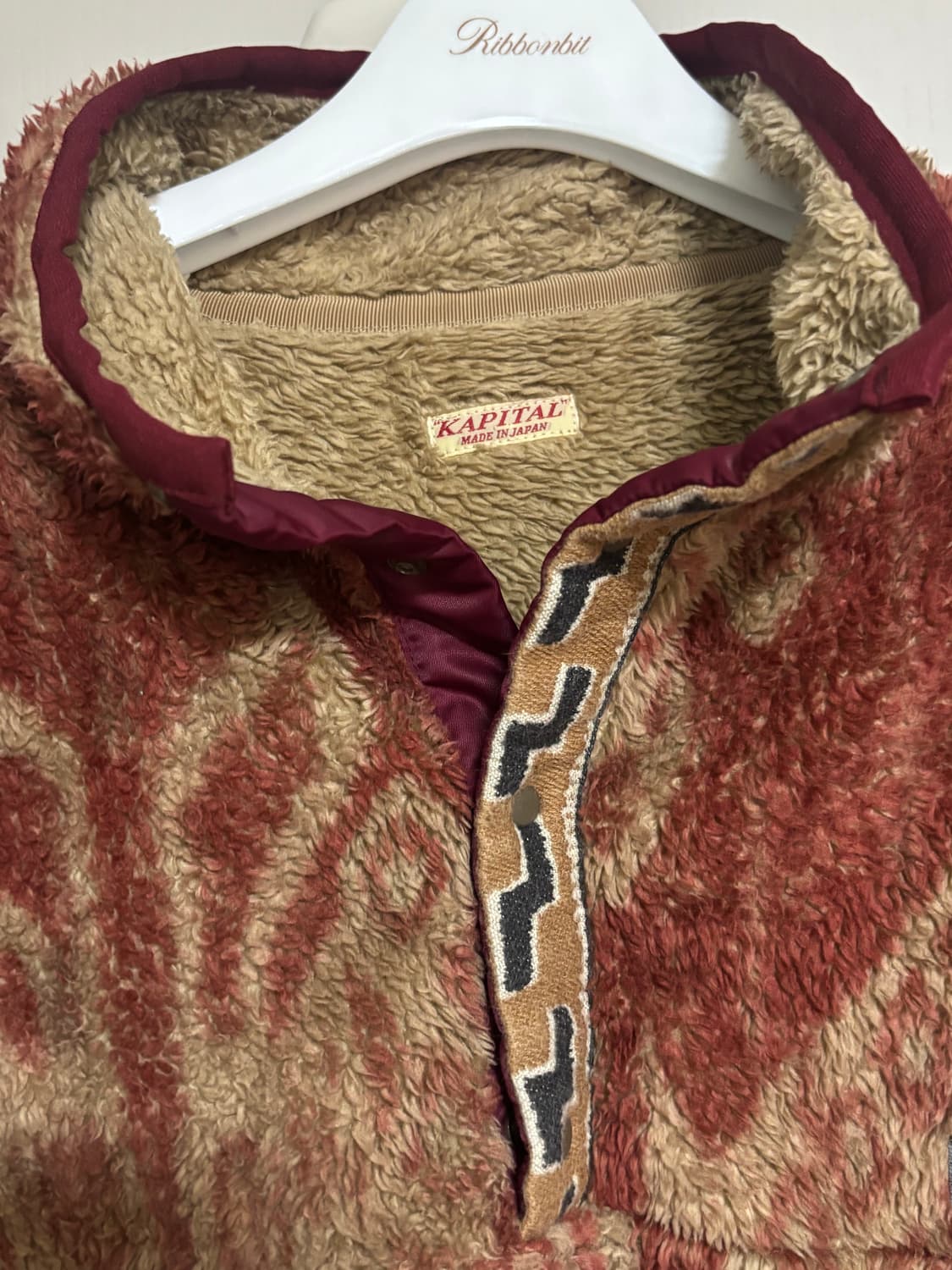 ‼️판완‼️캐피탈 자바 카스리 패턴 스냅-T 플리스 풀오버 레드 상품이미지5