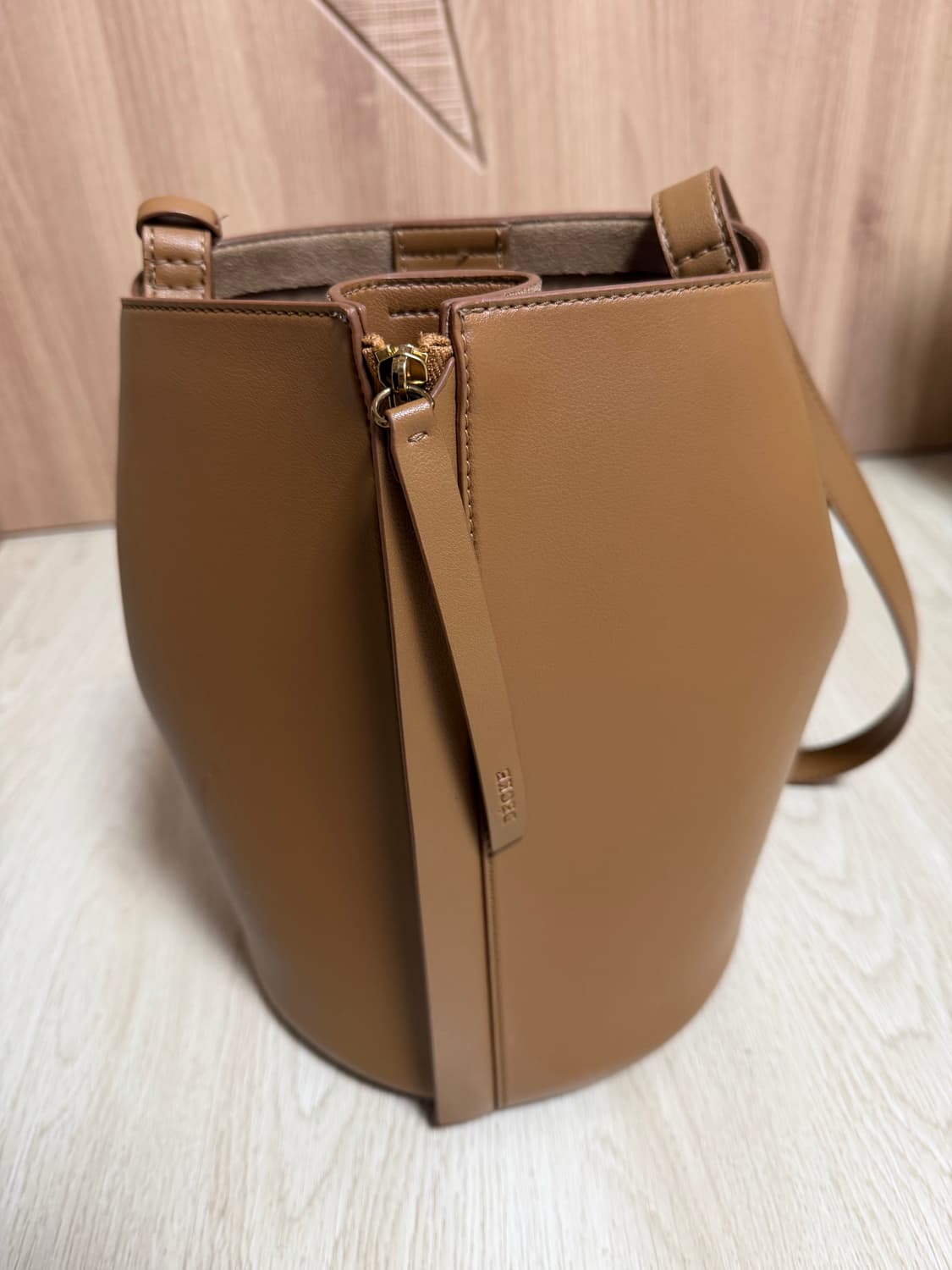 덱케 브라운 숄더백 하프백 상품이미지1