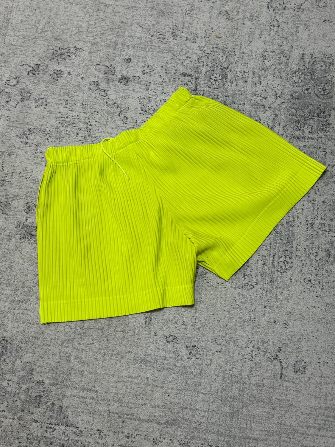 옴므플리세 플리츠 반바지 상품이미지2