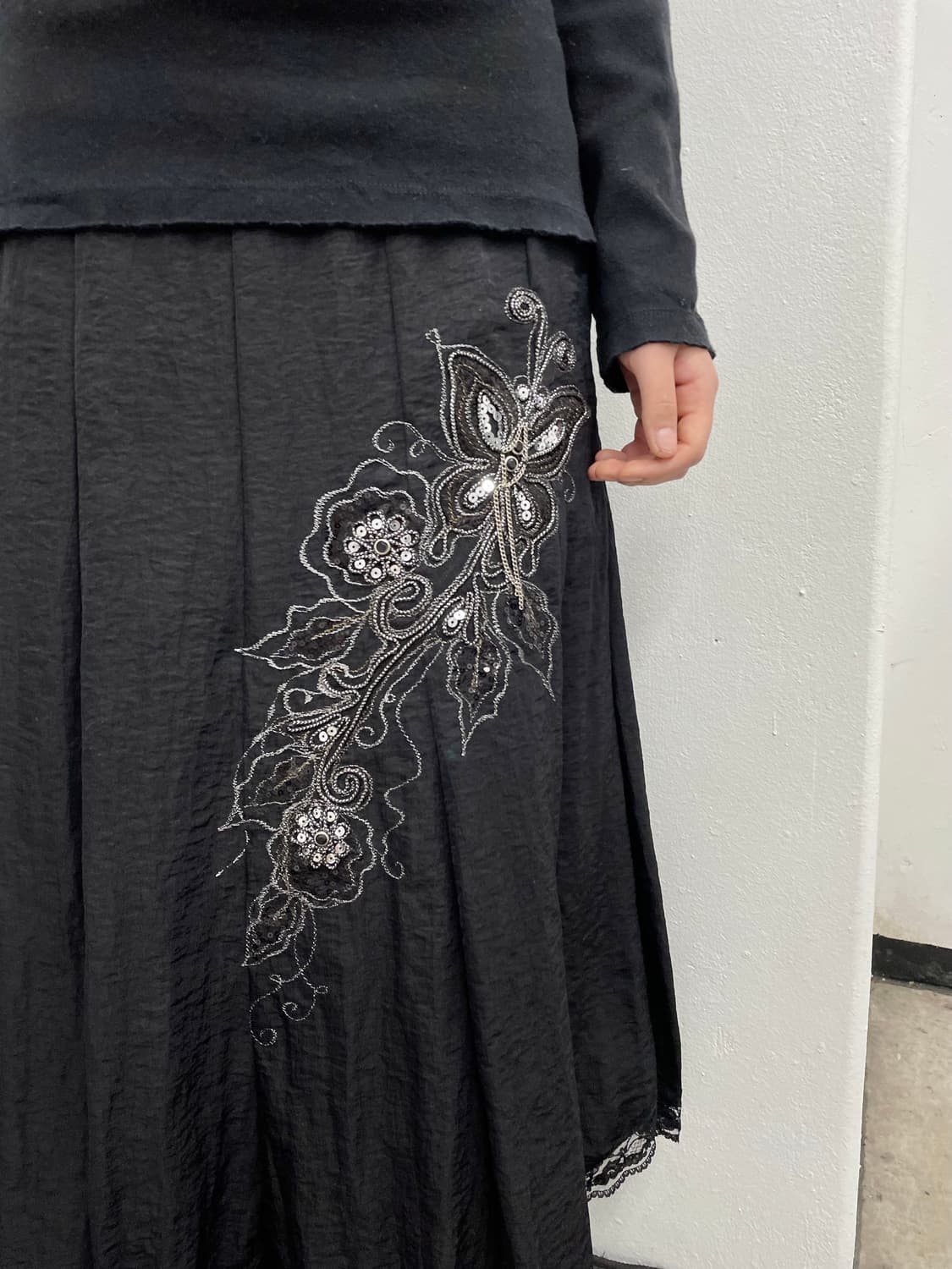 블랙페어리 자수 스커트 상품이미지5