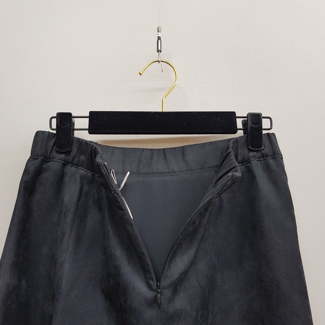 한섬 SJSJ 2023 턱 슬릿 플레어 스커트 64-94사이즈 상품이미지7