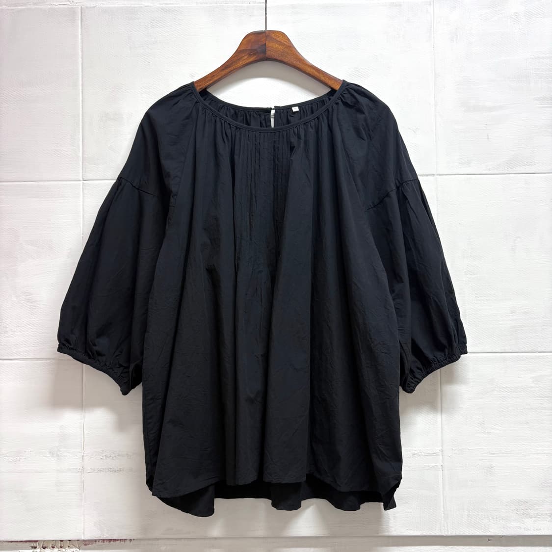 Season Reason 블랙 셔링 쉬미즈 벌룬 블라우스  JPN 상품이미지1