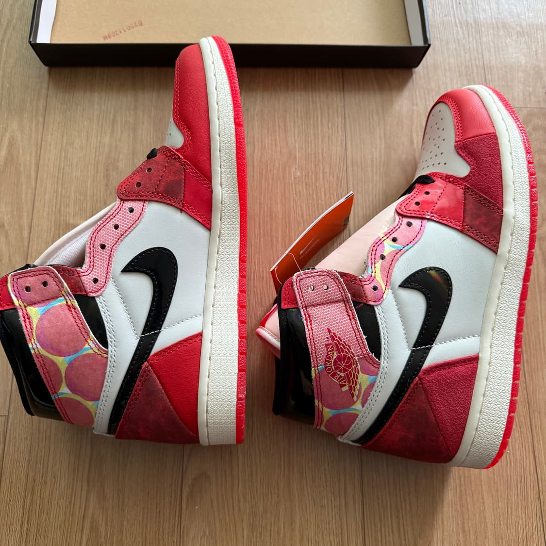 조던 1 레트로 하이 스파이더맨 넥스트 챕터 상품이미지10