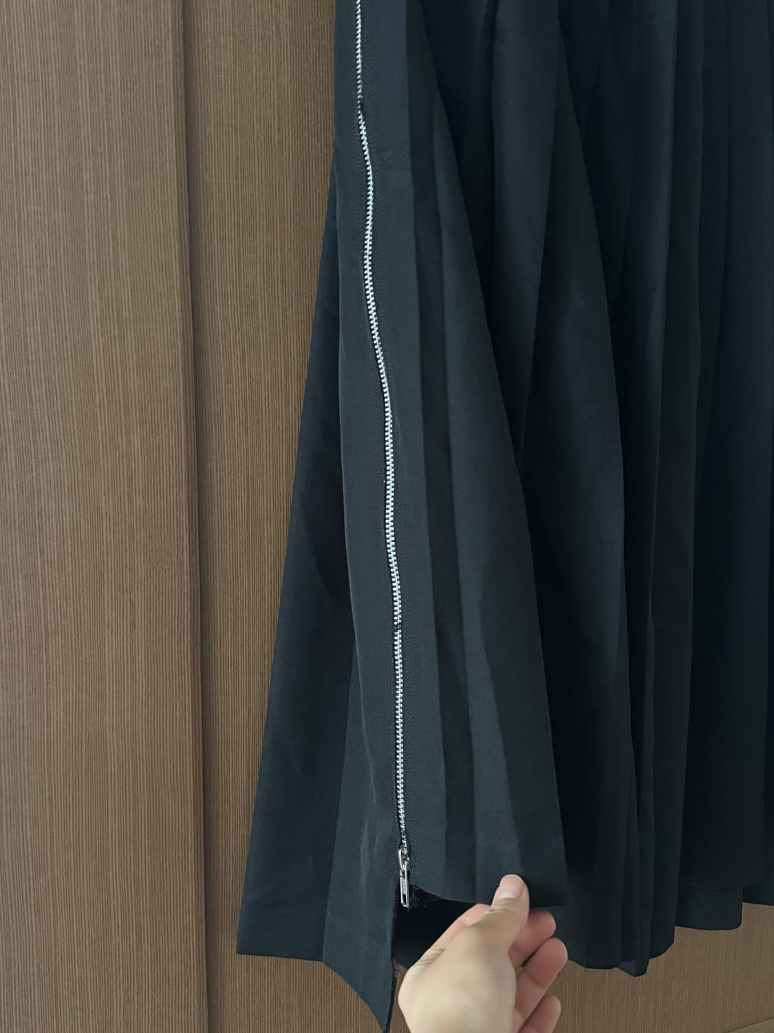 (네고가능)꼼데가르송 블랙 24ss 지퍼 플리츠 스커트 (블랙 M) 상품이미지4