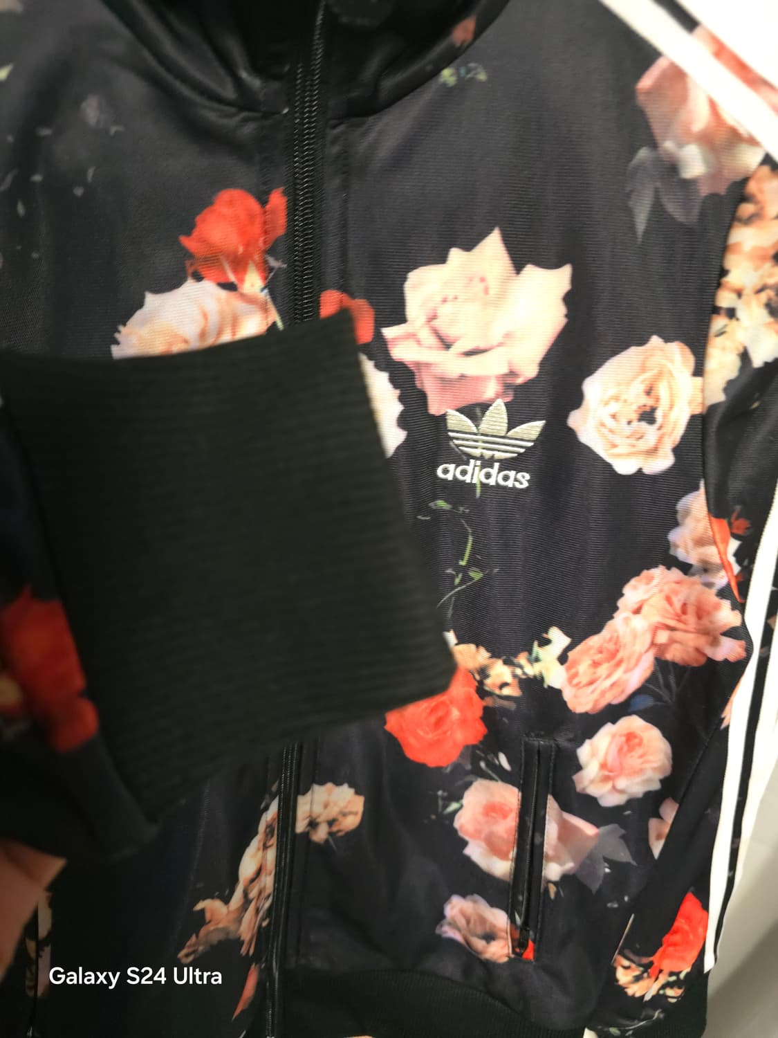 아디다스 블랙 플라워 져지 UK 8 ✨️정품✨️

 상품이미지6