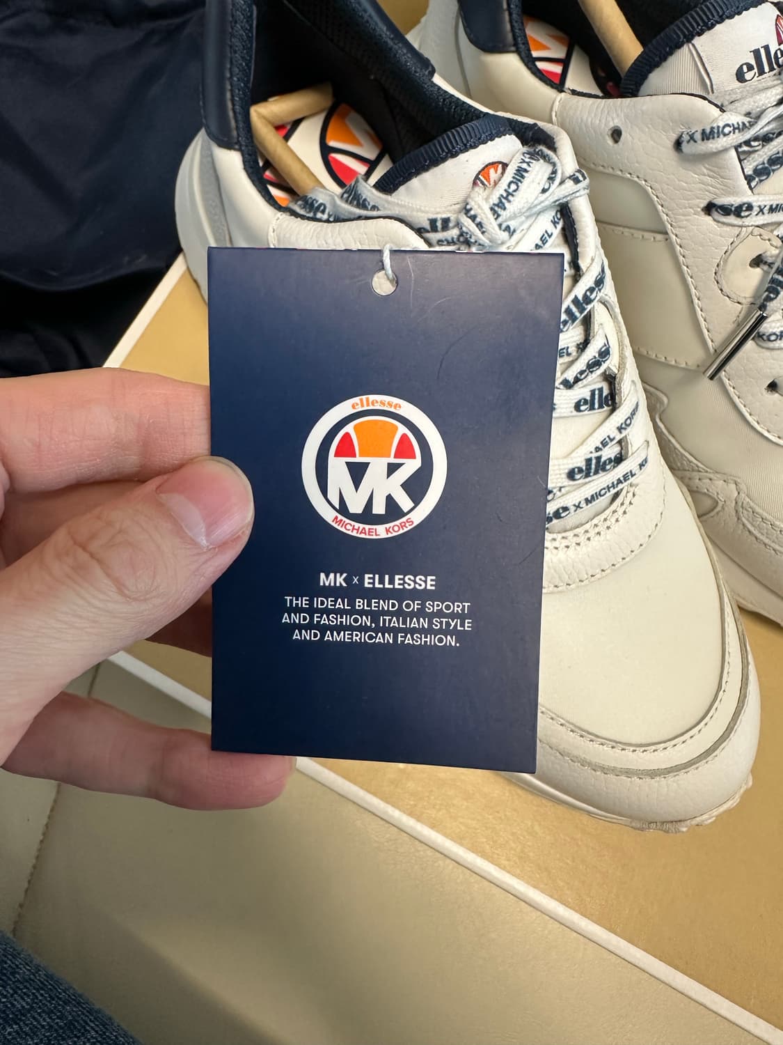 마이클코어스 화이트 레더 스니커즈 / 6 (230) 상품이미지5