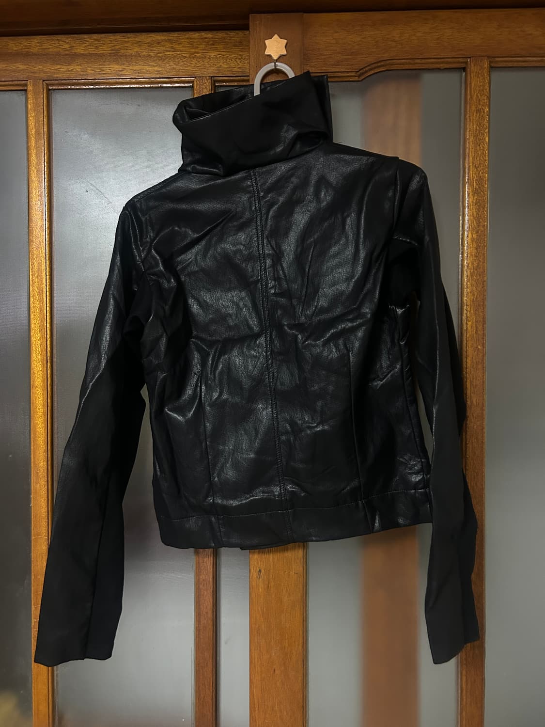 Diagonal zipper detail leather jk 상품이미지3