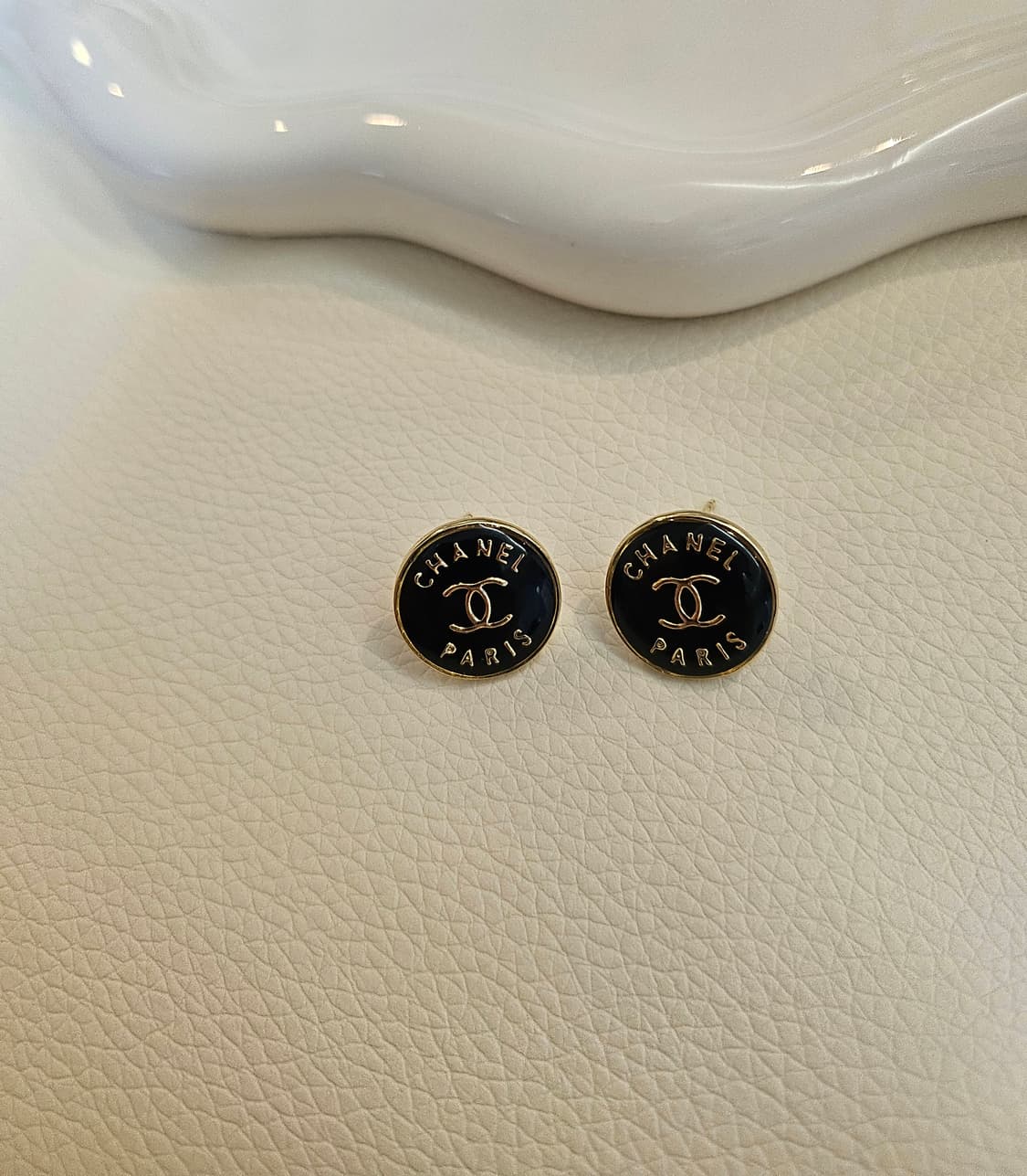 샤넬 단추 CC로고 블랙 귀걸이 업사이클링 상품이미지4