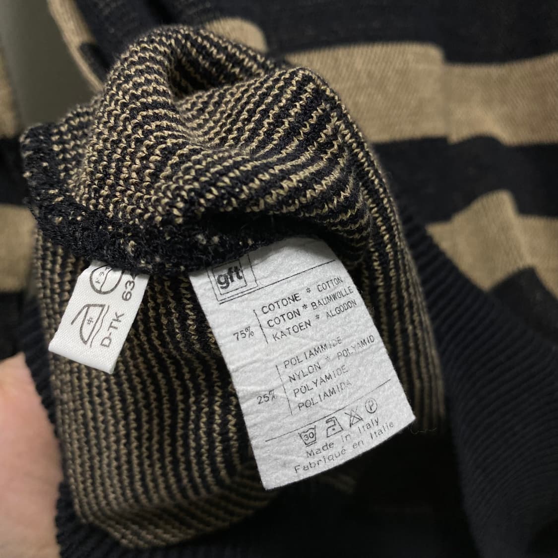 발렌티노 레더로고 유니크 디자인 니트 상품이미지8