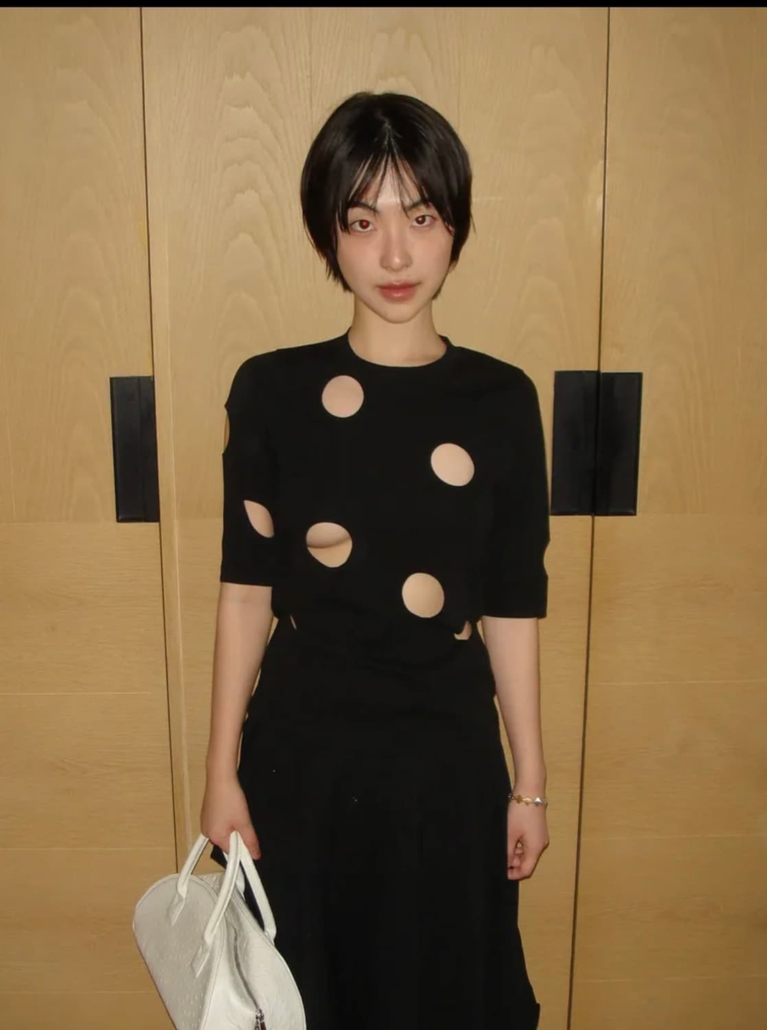 마조네 HOLE DETAIL T-SHIRT_BLACK 상품이미지1