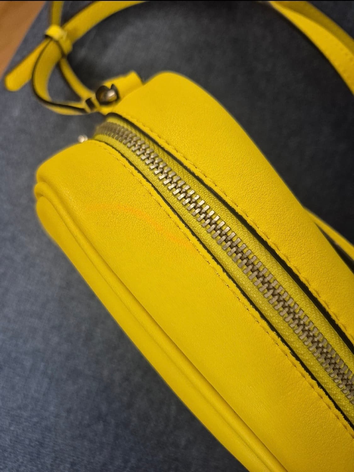 캘빈클라인 노란색 가방 상품이미지2