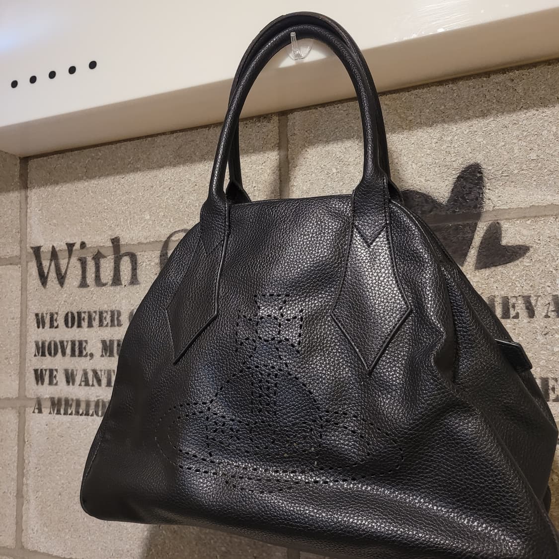 비비안웨스트우드 펀칭로고 토트백 상품이미지3