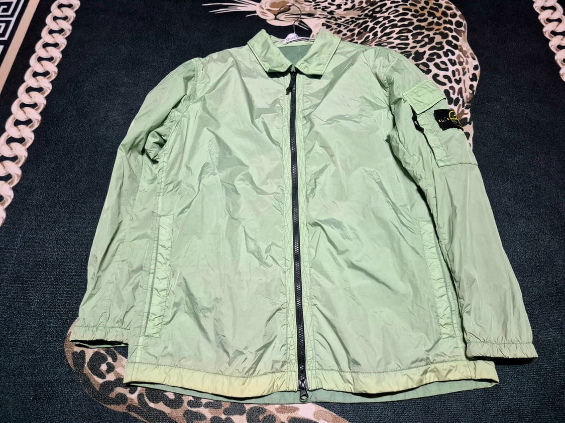 스톤아일랜드 22F/W 가먼트다잉 크링클랩스 바람막이 L 정품 상품이미지1
