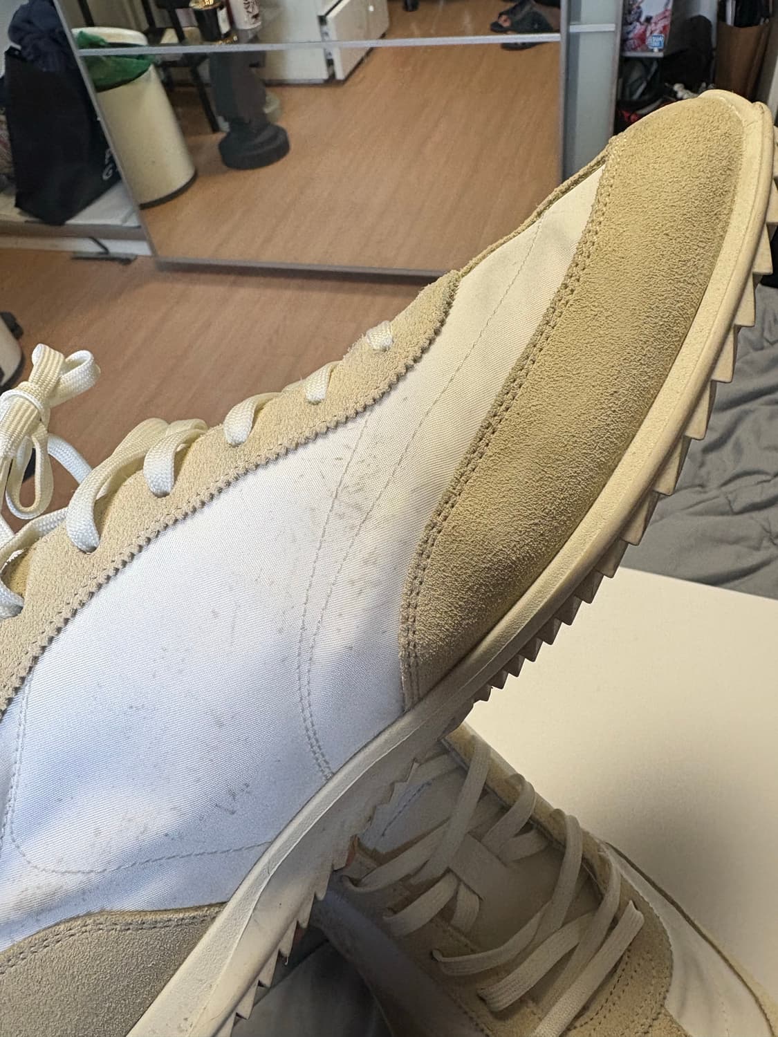 셀린느 카프스킨 레이서 스니커즈 45 베이지 상품이미지6