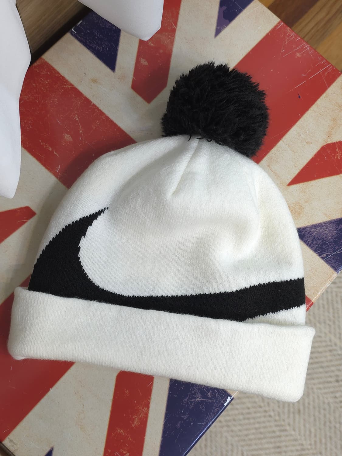 나이키 화이트 방울비니 상품이미지2