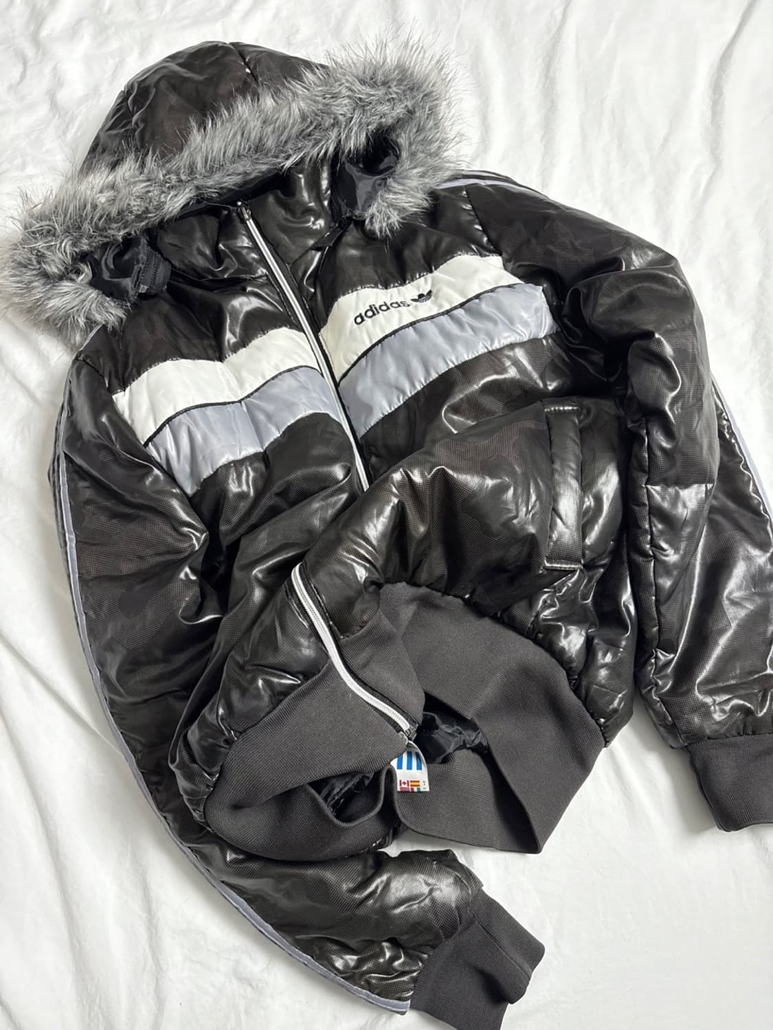 아디다스 카고 브라운 블랙 퍼 후드 패딩 상품이미지3