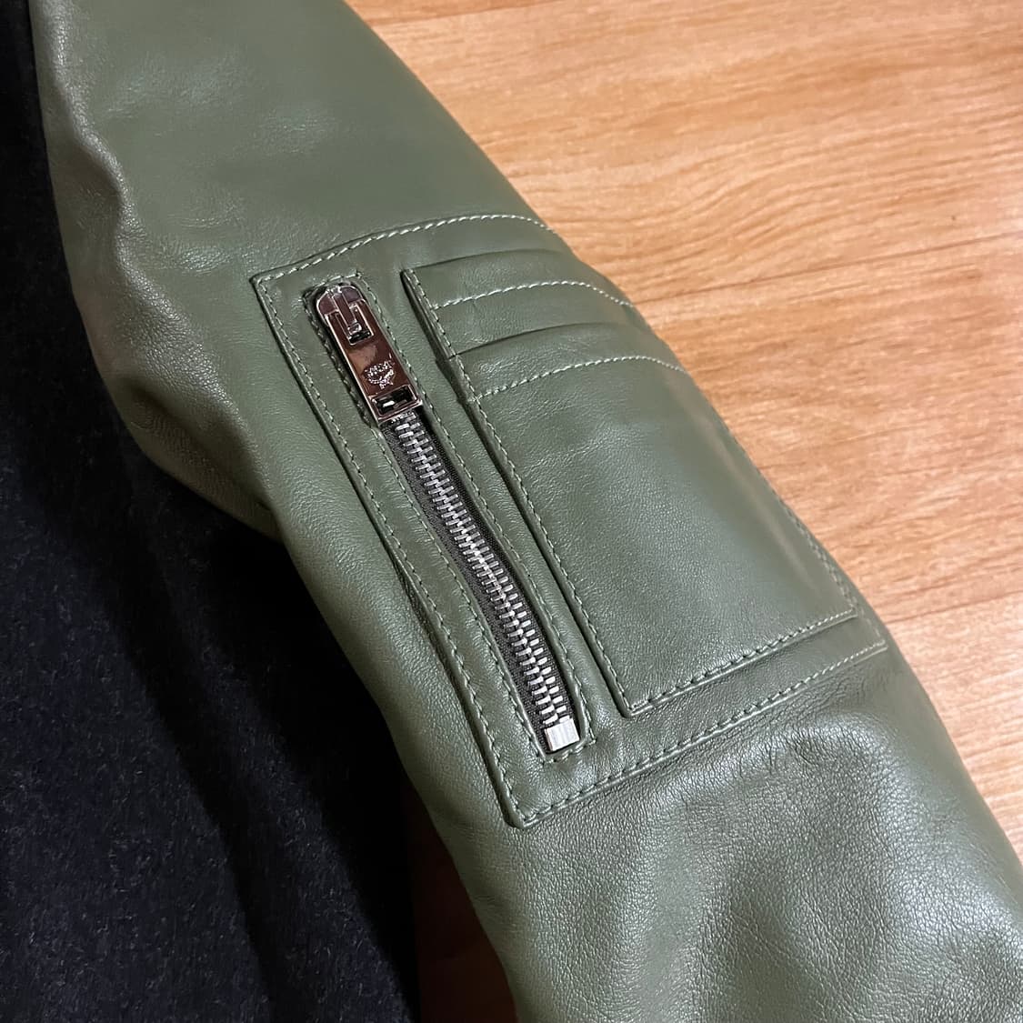 [100] MCM 램스킨 바시티 봄버자켓 상품이미지6