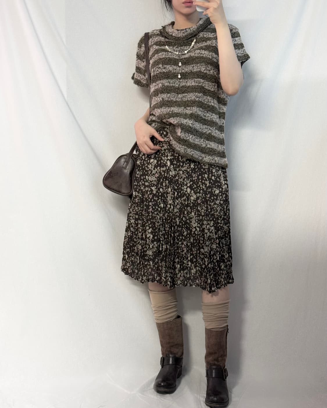 부클 폴딩 넥 스트라이프 패턴 탑 상품이미지5