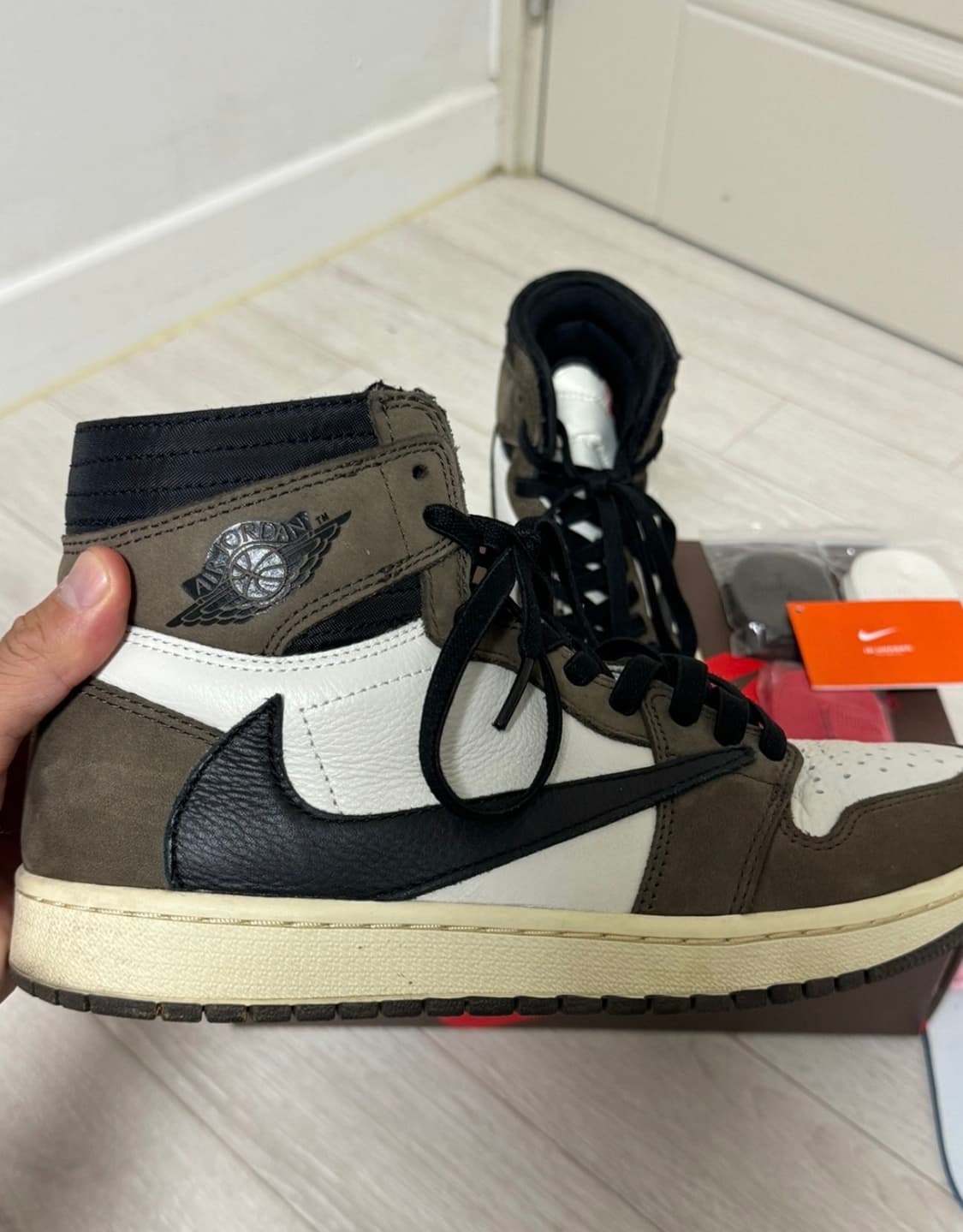 조던1하이 트래비스스캇 상품이미지2