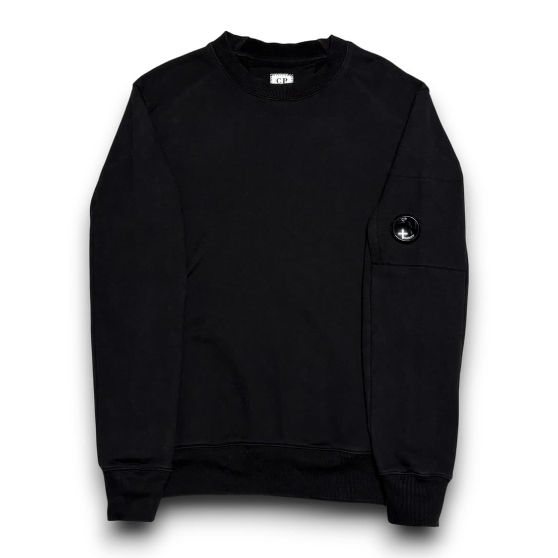 C.P. Company 렌즈와펜 블랙 맨투맨 상품이미지1