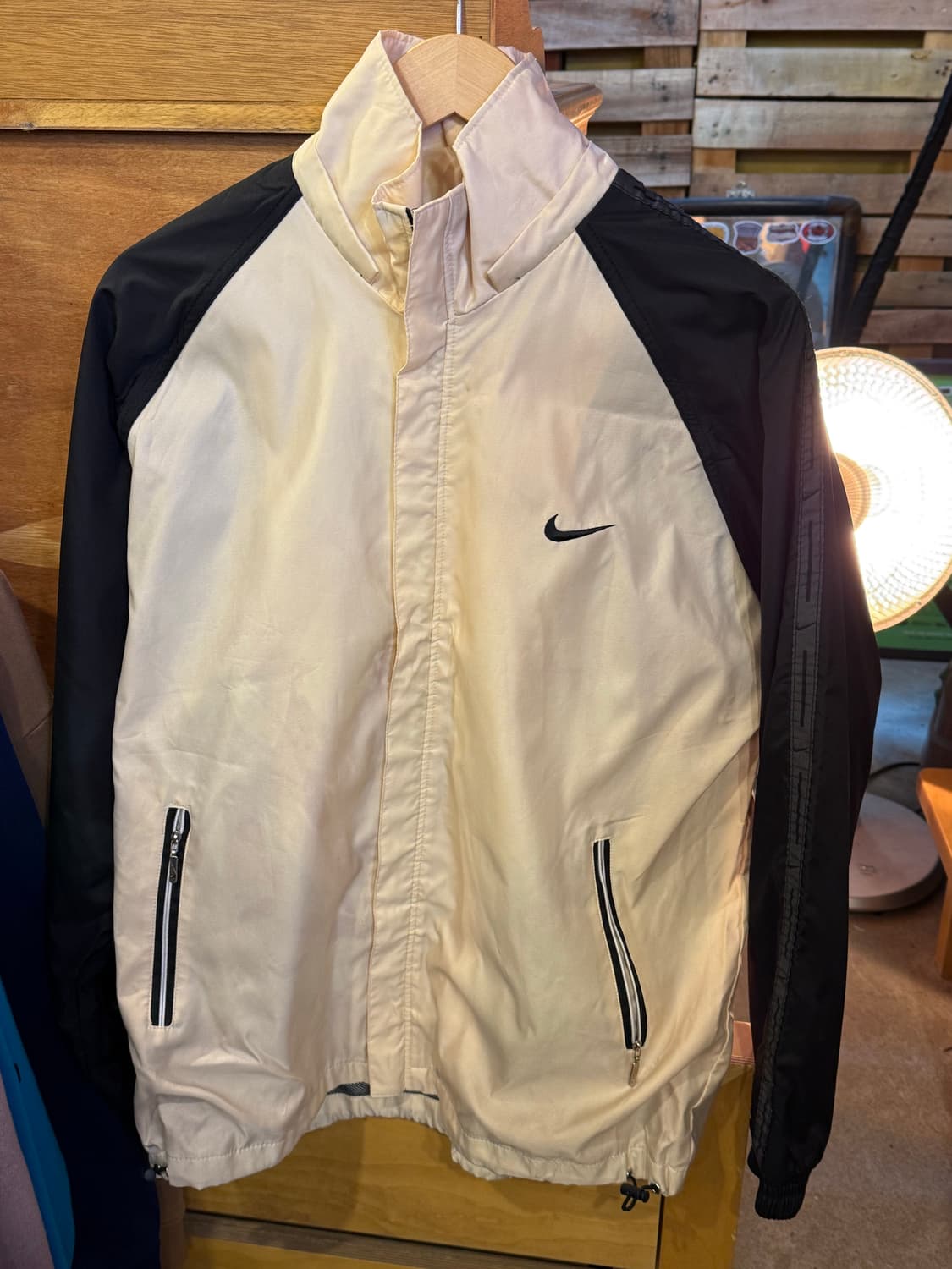 나이키 크림 단가라 바람막이 상품이미지1