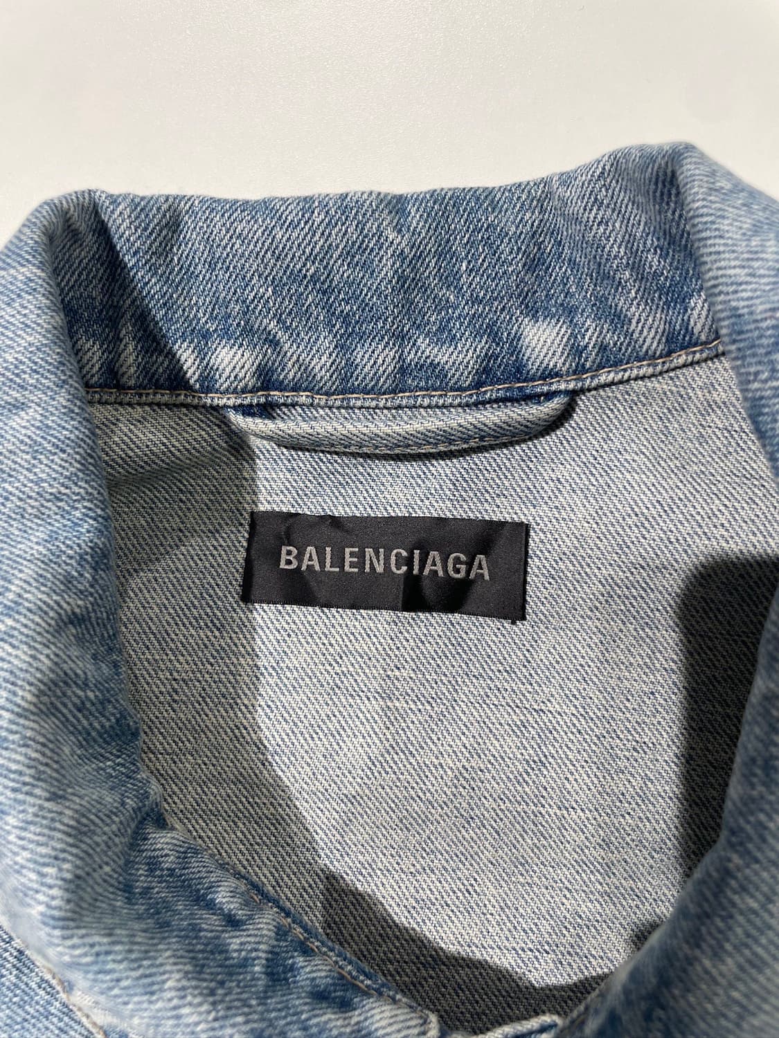 발렌시아가 연청 업사이드 다운 데님 자켓 상품이미지7