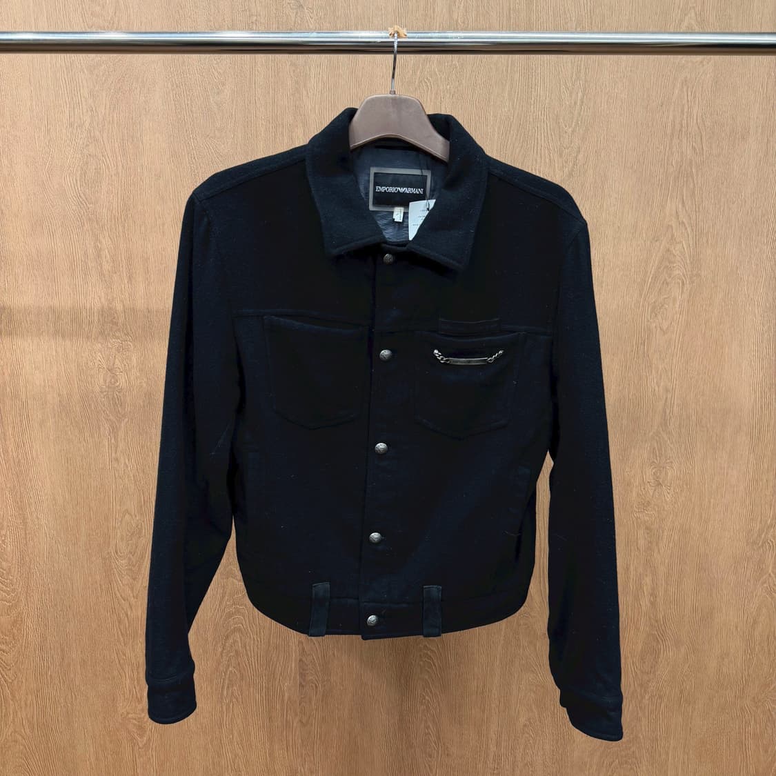 엠포리오 아르마니 울 트러커 자켓 포켓 실버 체인 스냅 버튼 디테일 블랙 상품이미지2