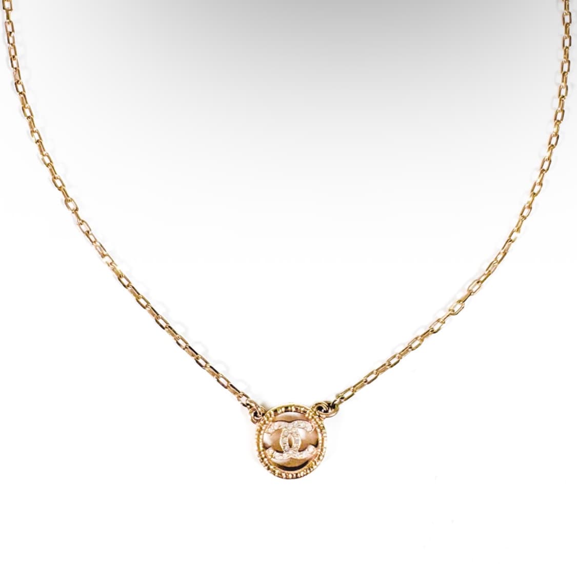 샤넬 여성 CC로고 체인 라운드 크리스탈 펜던트 목걸이 골드 AB9046 상품이미지3