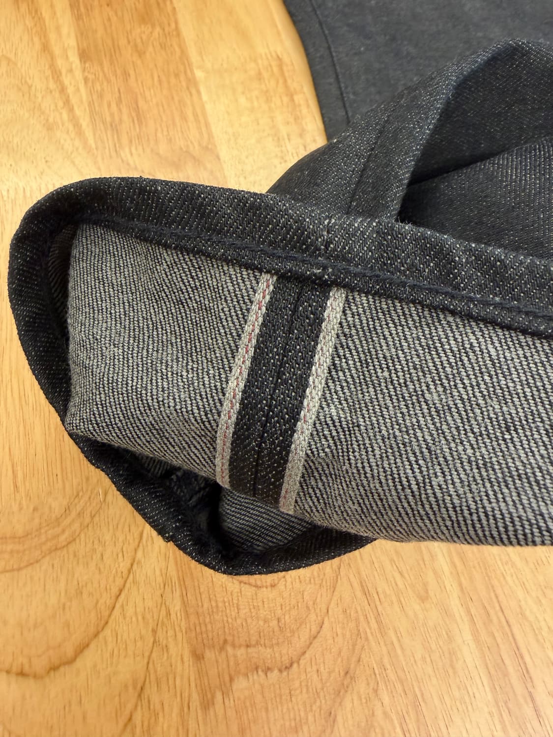 유니클로 블랙 셀비지 데님팬츠 상품이미지1