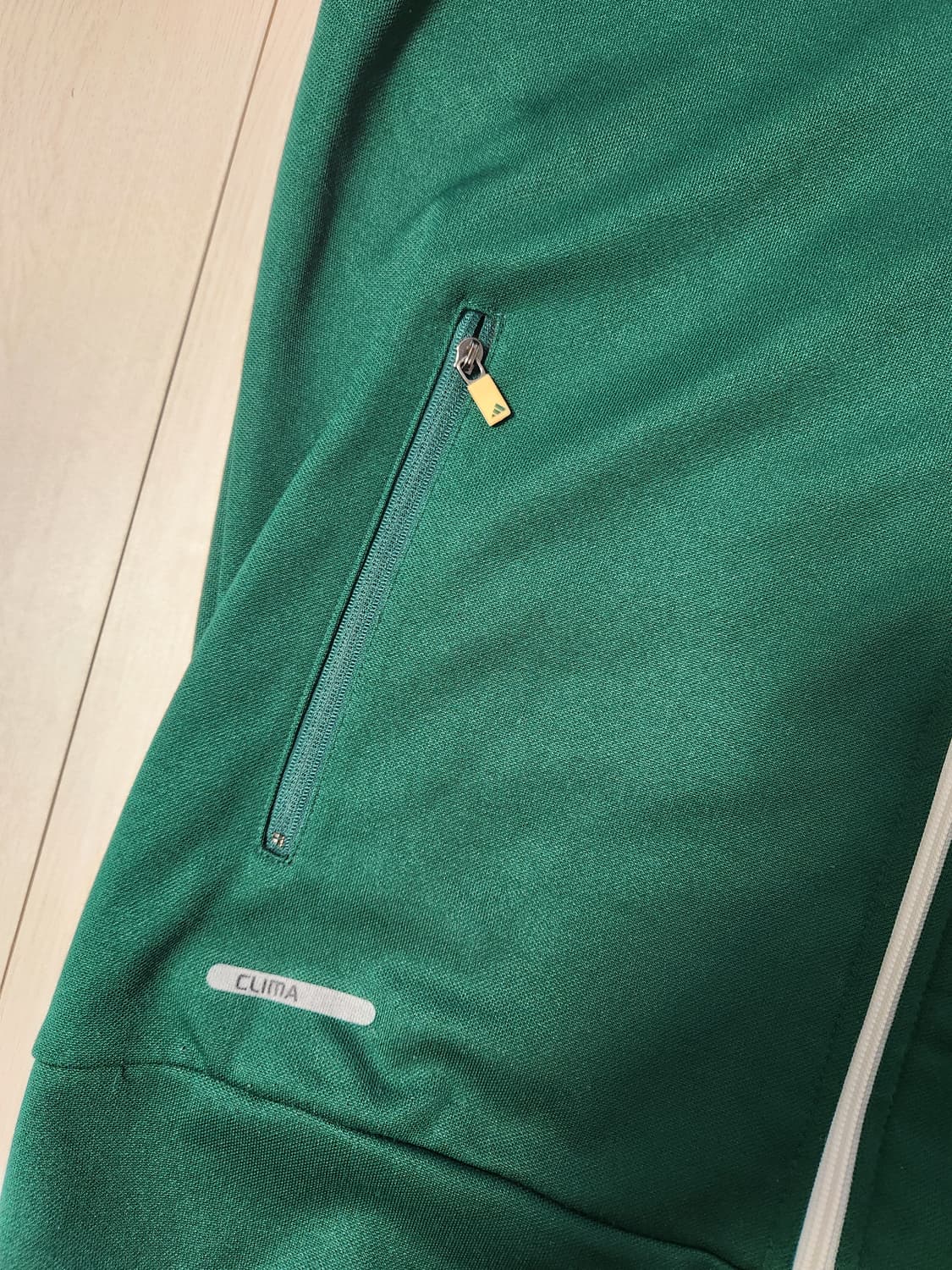 아디다스 트레이닝 니트 트랙탑 사이즈95 m

스포츠웨어/아우터/트랙탑/ 상품이미지5