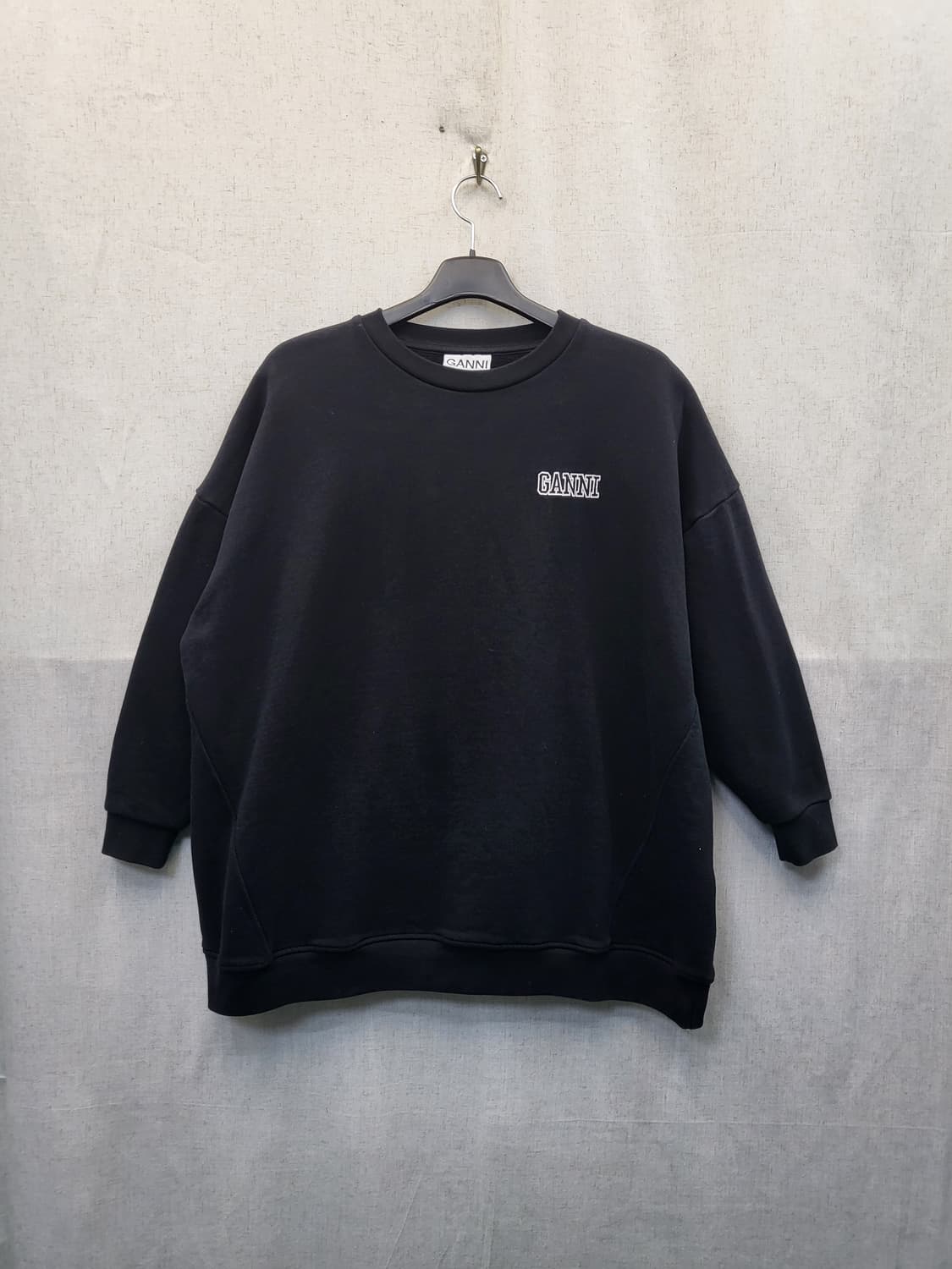 GANNI 블랙 로고 맨투맨 상품이미지1