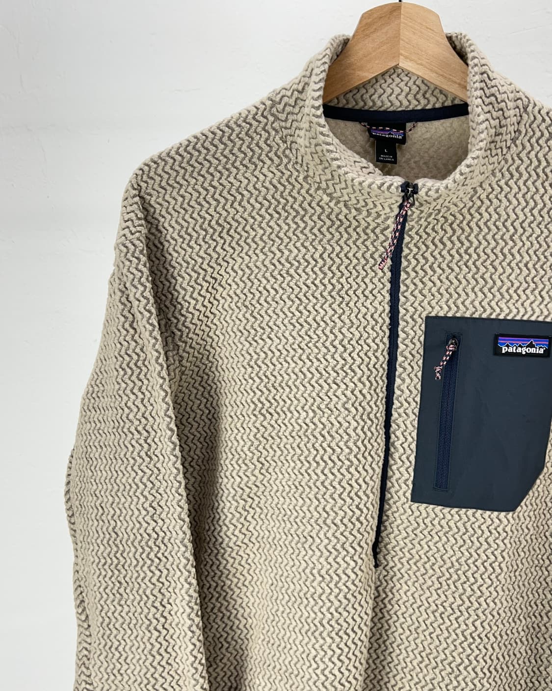 파타고니아 24fw r1 에어 탄 집 넥 오버 플리스 상품이미지2