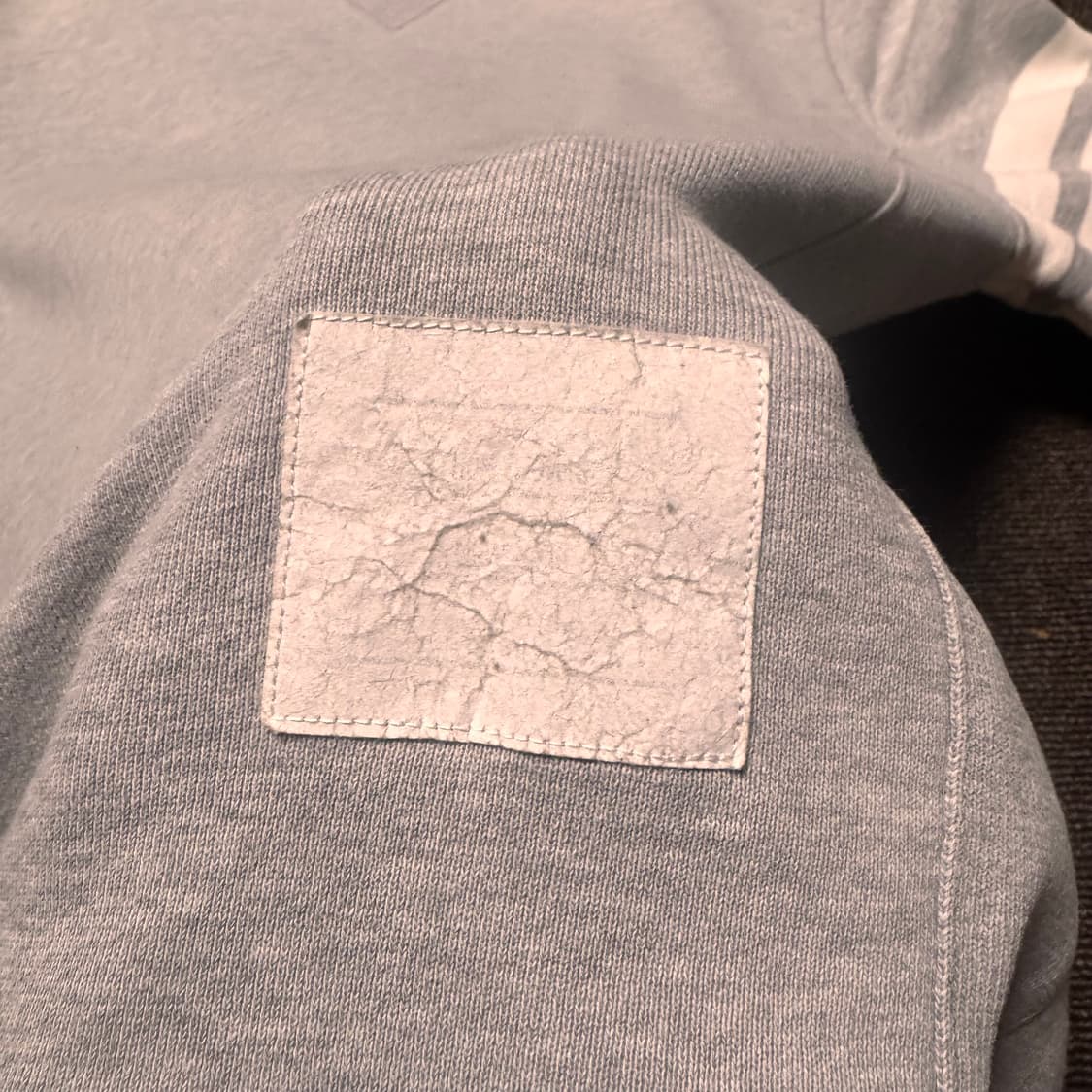 톰브라운 맨투맨 그레이 상품이미지3