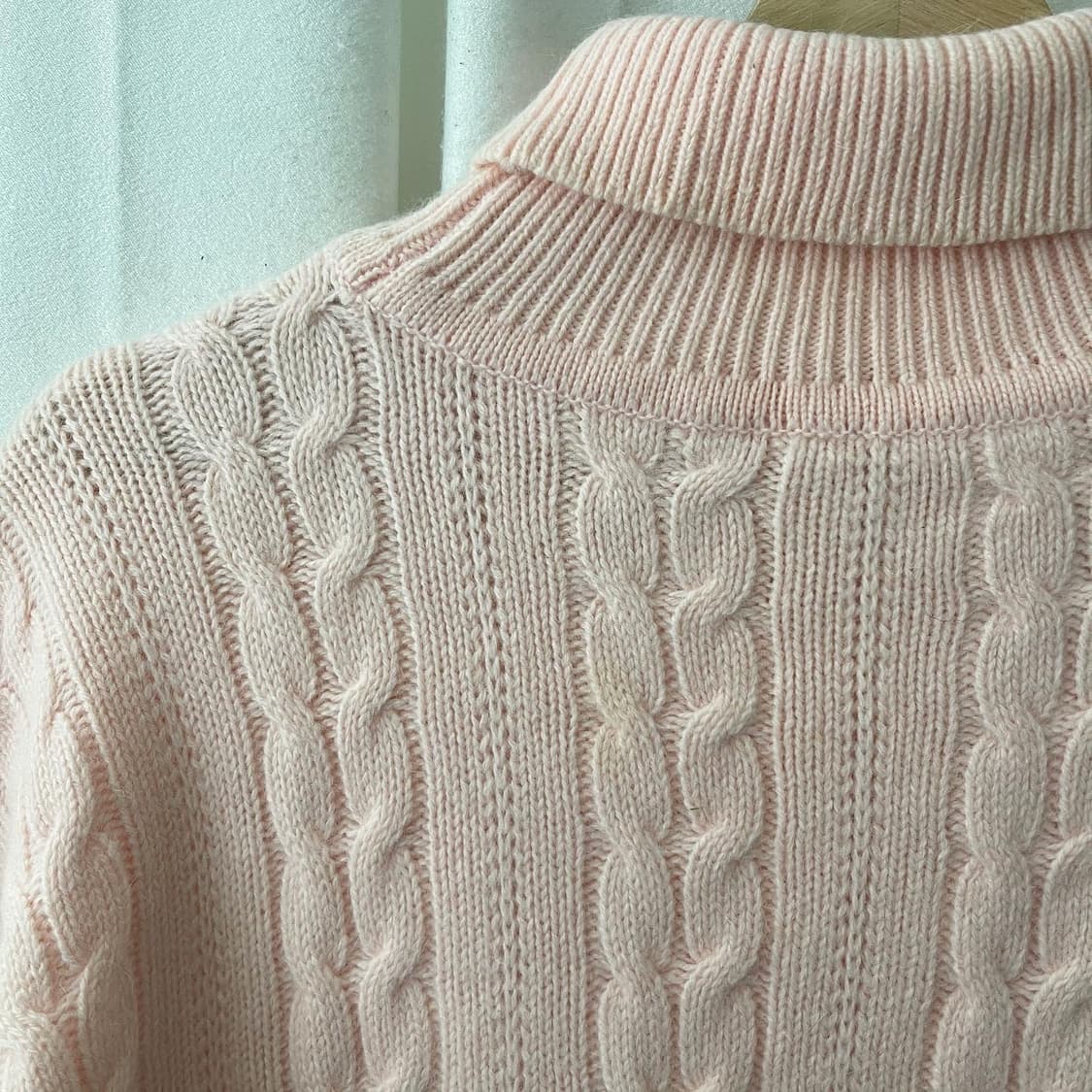 라코스테 베이비핑크 꽈배기 폴라 니트 상품이미지9