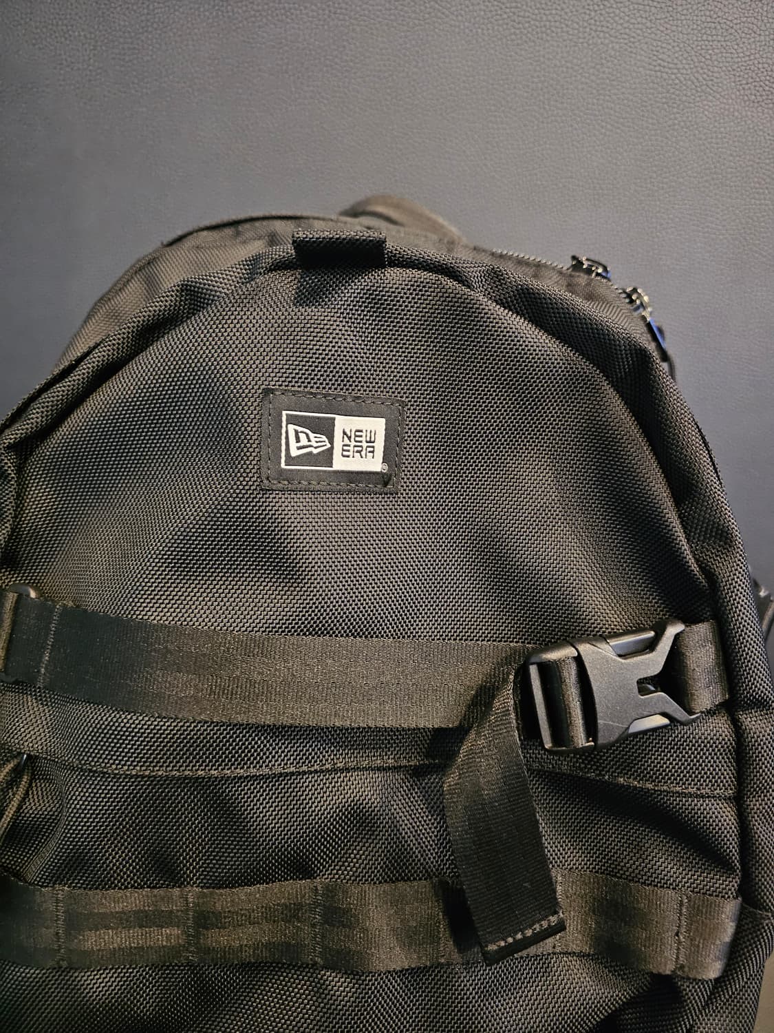 뉴에라 그라파이트 색상 백팩 상품이미지3