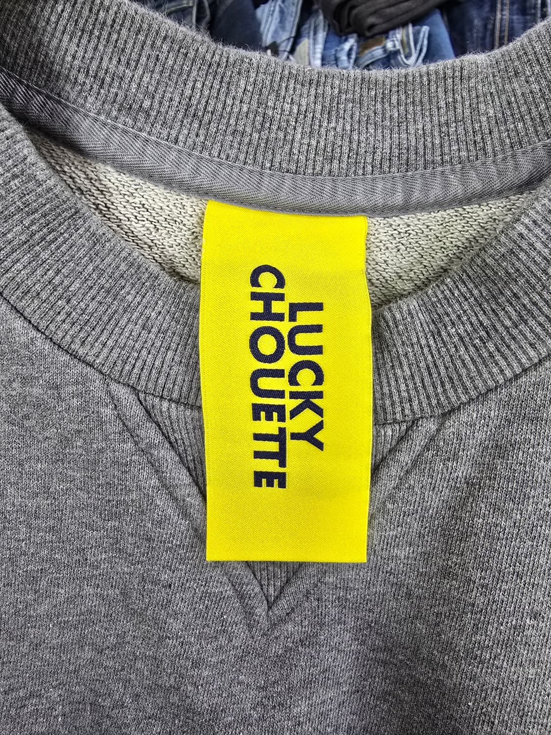 럭키슈에뜨 회색 로고 맨투맨 (1438) 상품이미지3