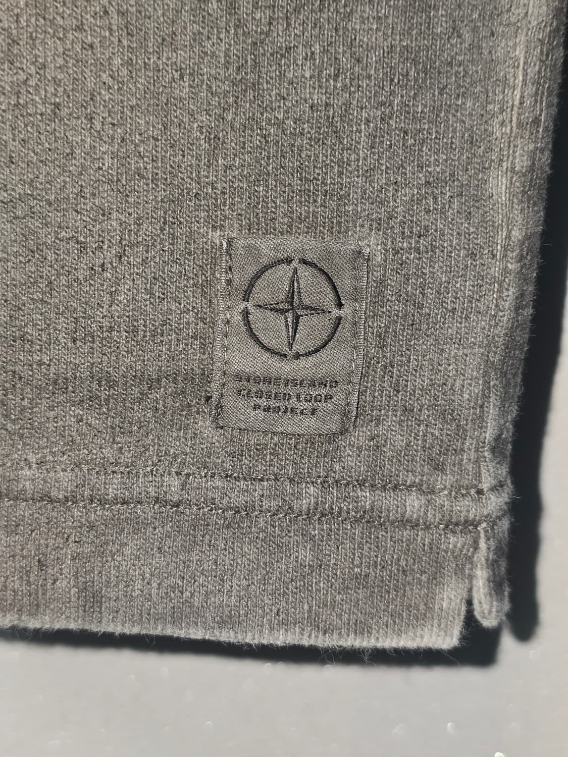 스톤아일랜드 코튼 저지 옥사이드 스프레이 롱슬리브 폴로 셔츠 상품이미지4