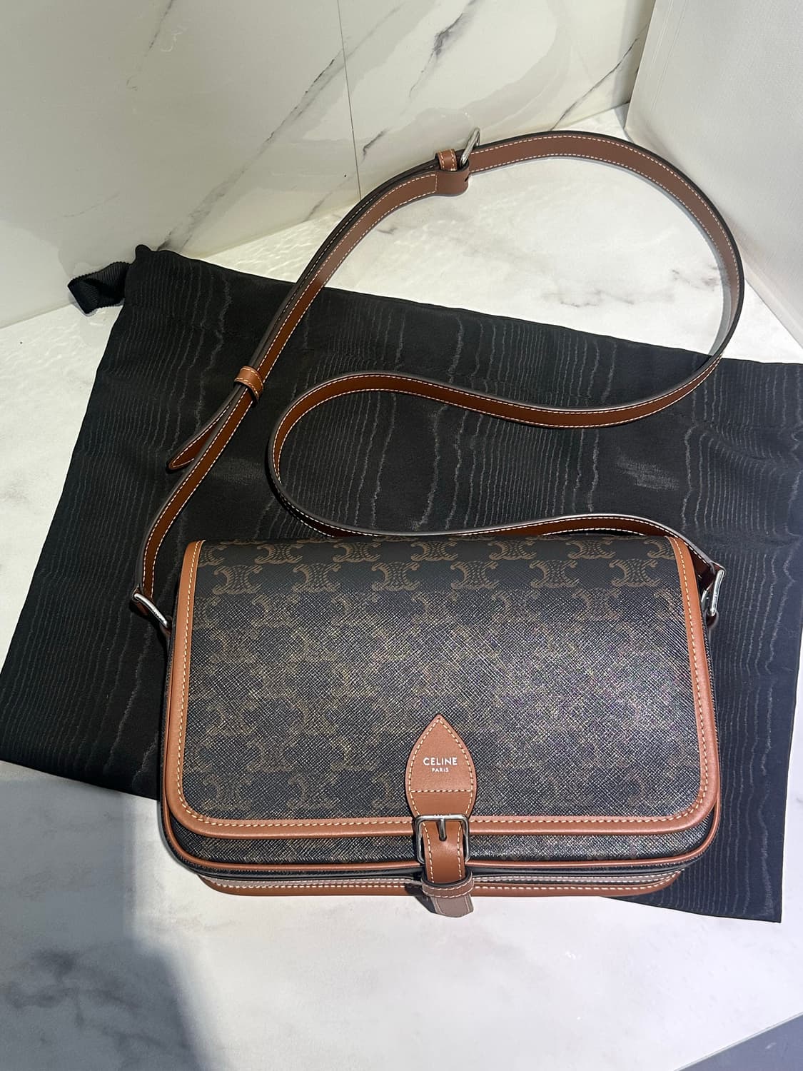 [새상품급 정품] 셀린느 폴코 메신저백 25년SS 상품이미지9