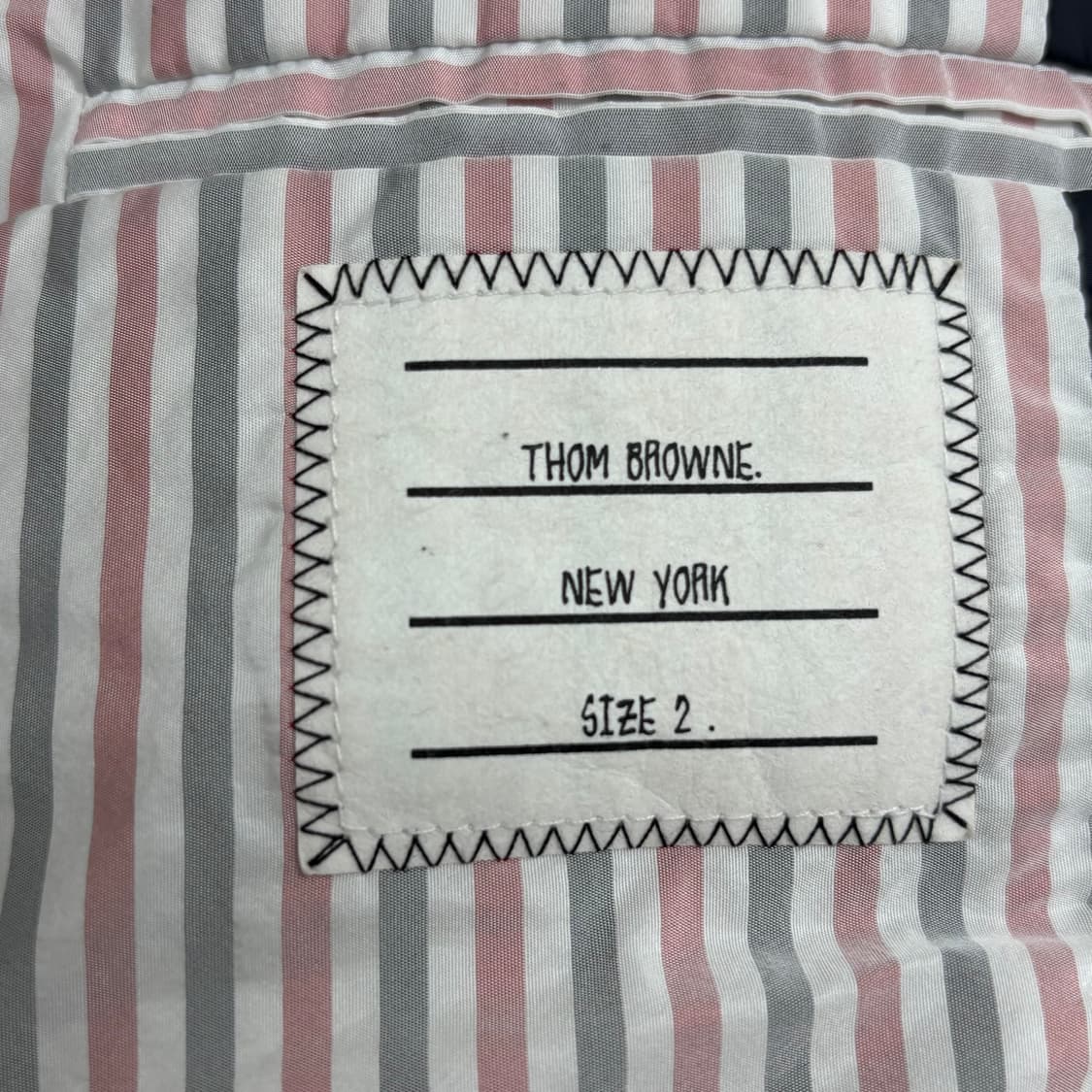 [2]톰브라운 사선완장 금장 롱 패딩 상품이미지4