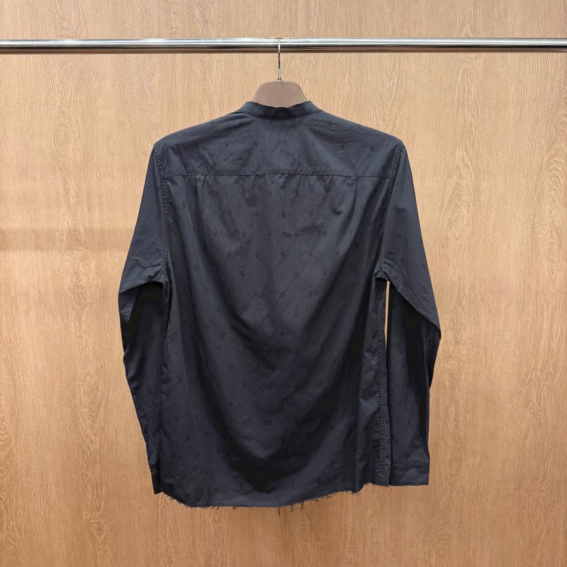 쟈딕 앤 볼테르 노카라 버튼 셔츠 미니 패턴 디테일 블랙 상품이미지3