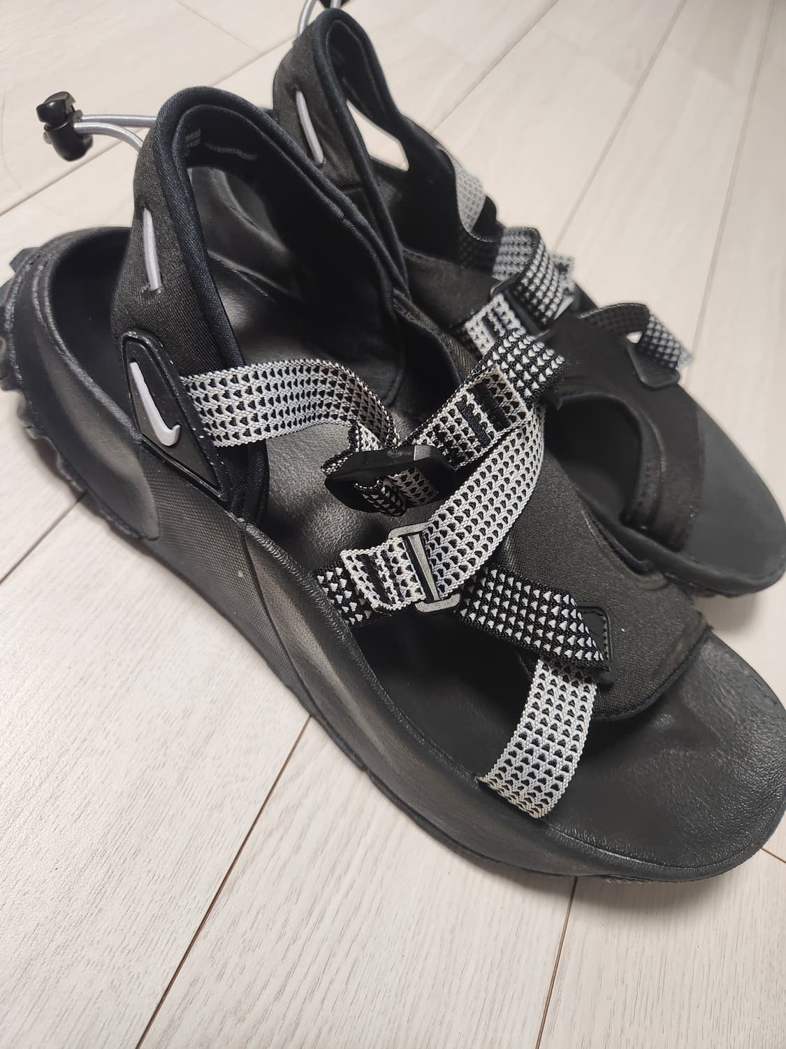 새상품급)나이키 오네온타 트레킹 샌들 사이즈260

여러 중고사이트에도  상품이미지3