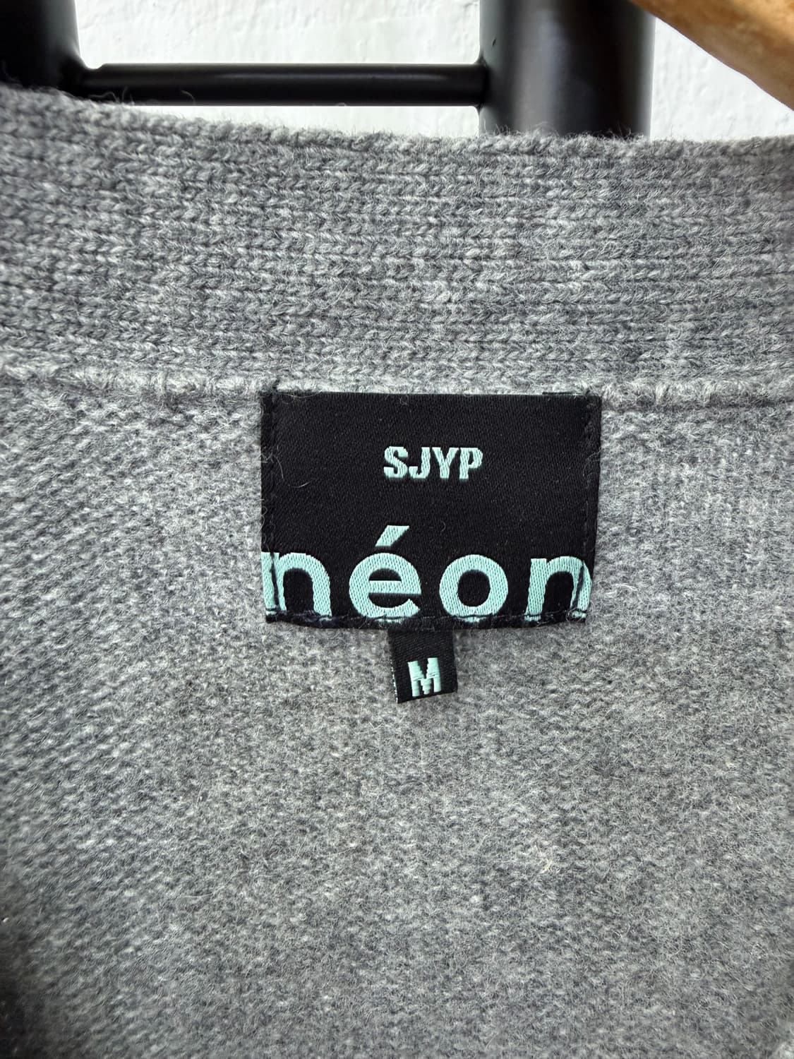 정품) SJYP 한섬 21ss 네온 스마일 자수 가디건 M  상품이미지6