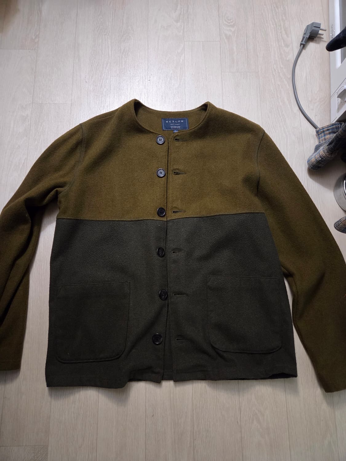 비슬로우 below 투톤 가디건 팝니다 아메카지워크웨어 상품이미지1