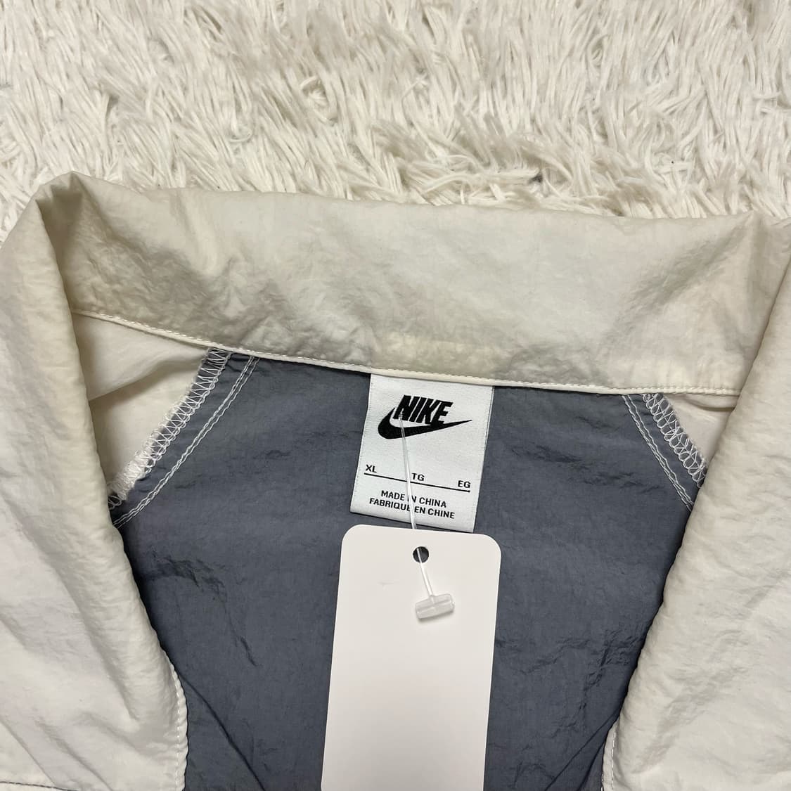 Nike woven unlined windbreaker 상품이미지7