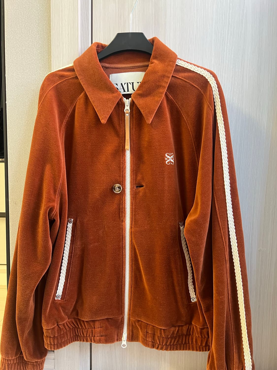 세터 (SATUR) 벨루어 트랙 자켓 상품이미지1