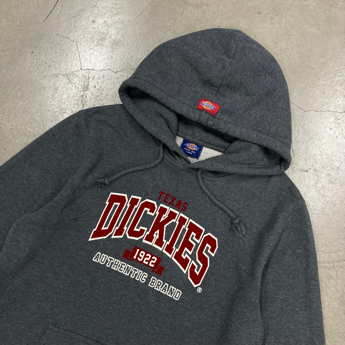 디키즈 차콜 그레이 컬러 스펠아웃 빅로고 후드티 상품이미지2