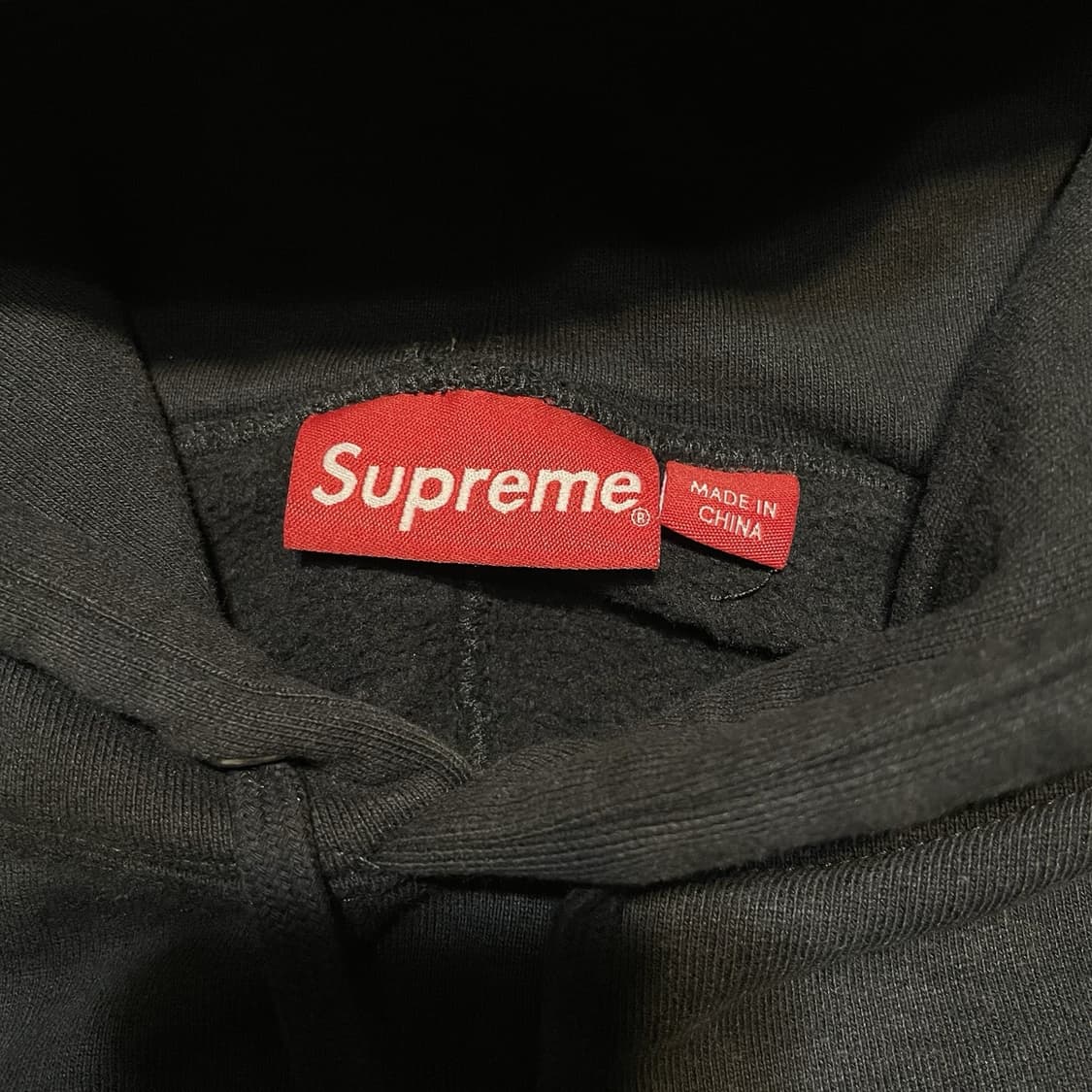 22FW 슈프림 US-NY 후드티 블랙 상품이미지6