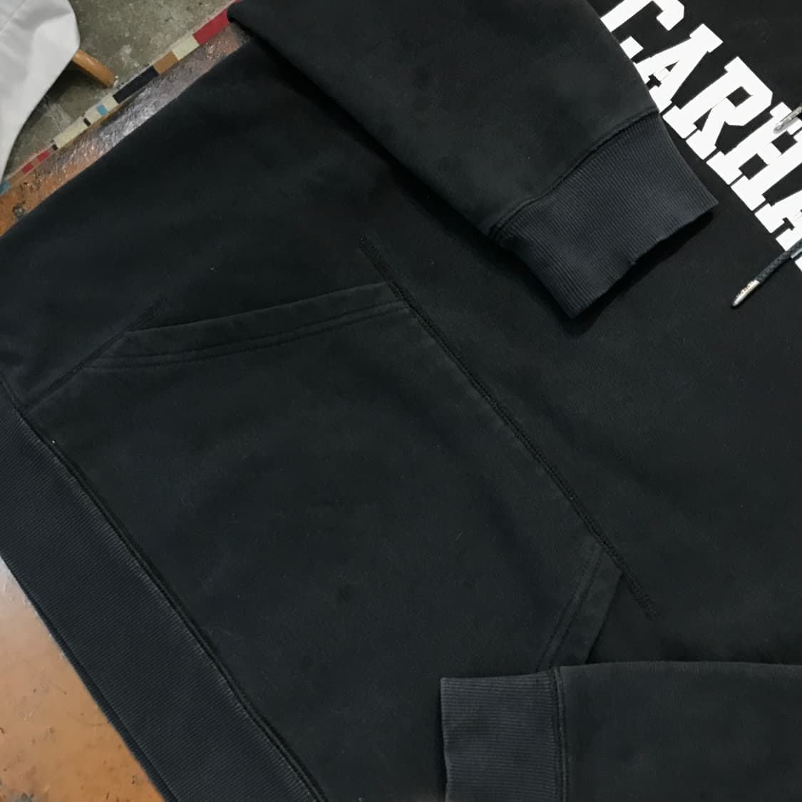 칼하트 알파벳 프린팅 블랙 기모 후디 남성 105 사이즈 상품이미지5