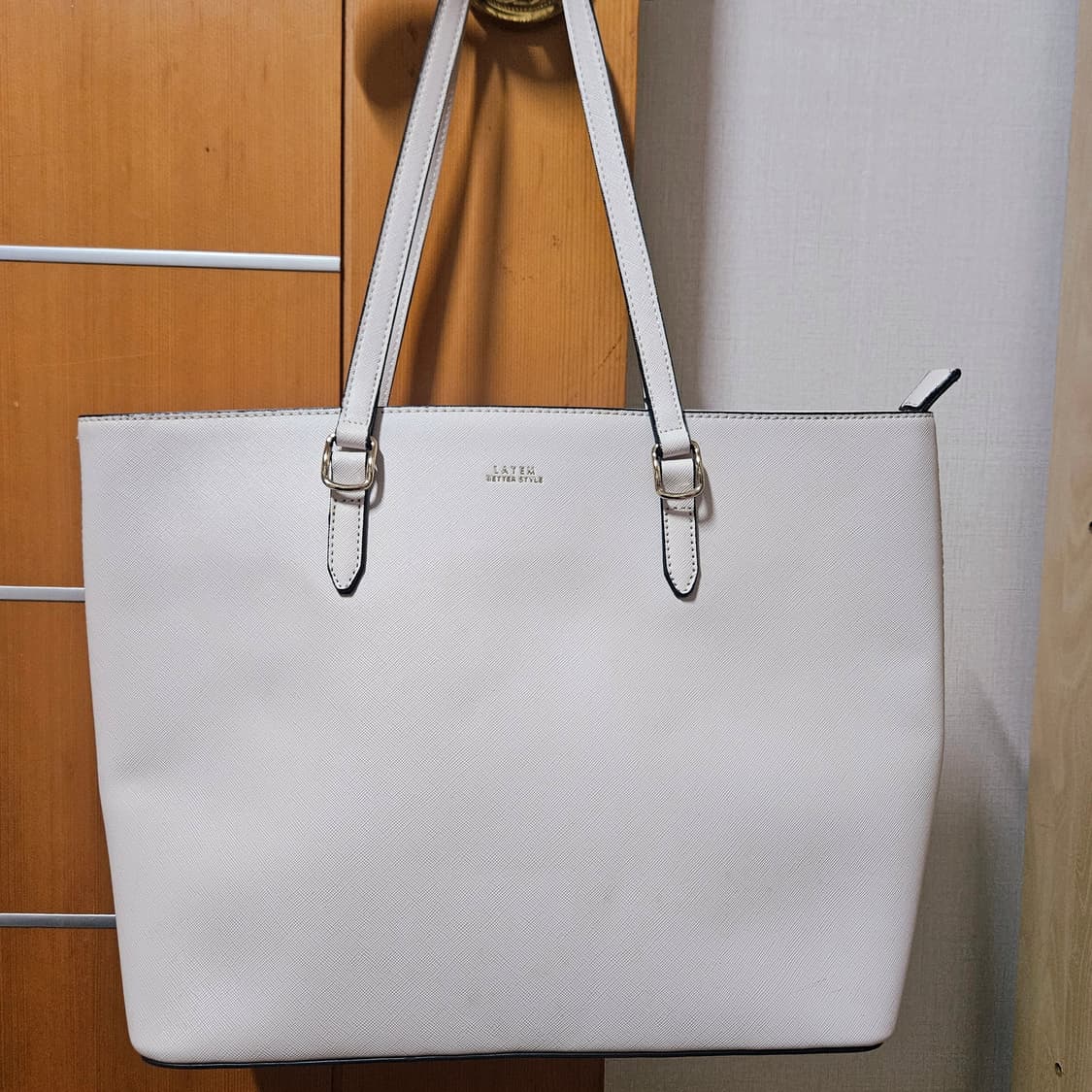 라템(LATEM) 아이보리 토트백 / 실사용 1회 / 수납 넉넉 상품이미지2